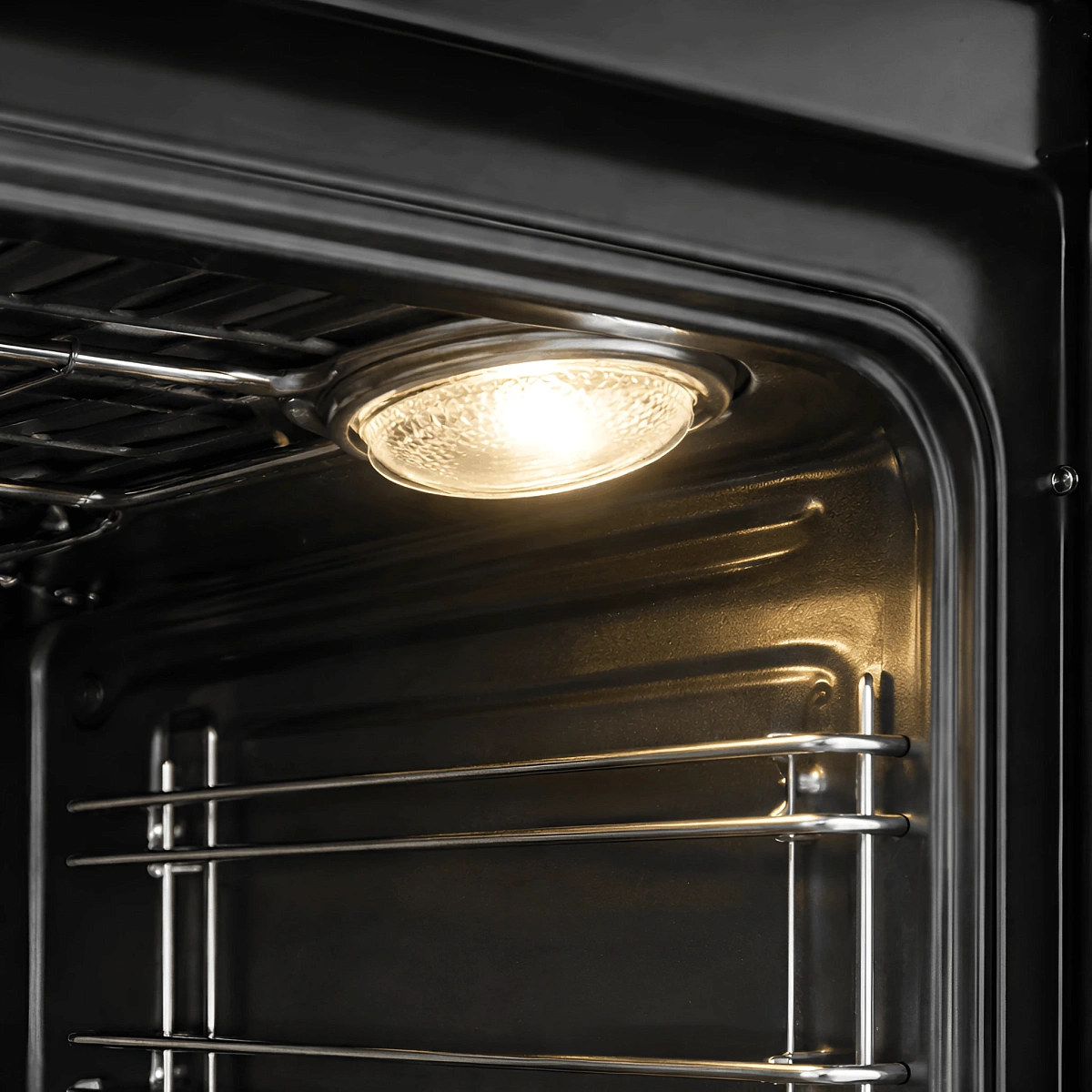 Духовой шкаф BakeMaster HBN211E4