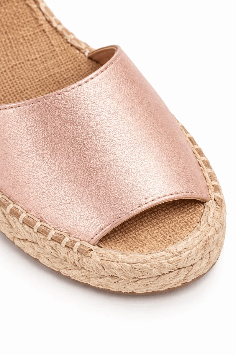 Сандалии FashionWave